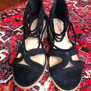 TORRID BRAIDED BLOCK HEEL SANDAL SZ 10 WIDE WIDTH